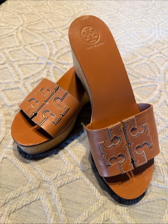 Tory Burch Shoes - Tory Burch Tan Leather Platform Slide SUPER CUTE